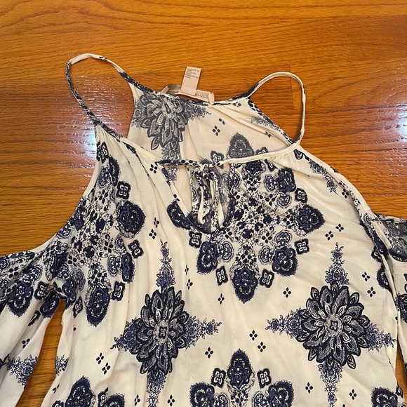 Forever21 Blue and White Abstract Print Open/Cold Shoulder Flowy Keyhole Dress - Picture 2 of 11